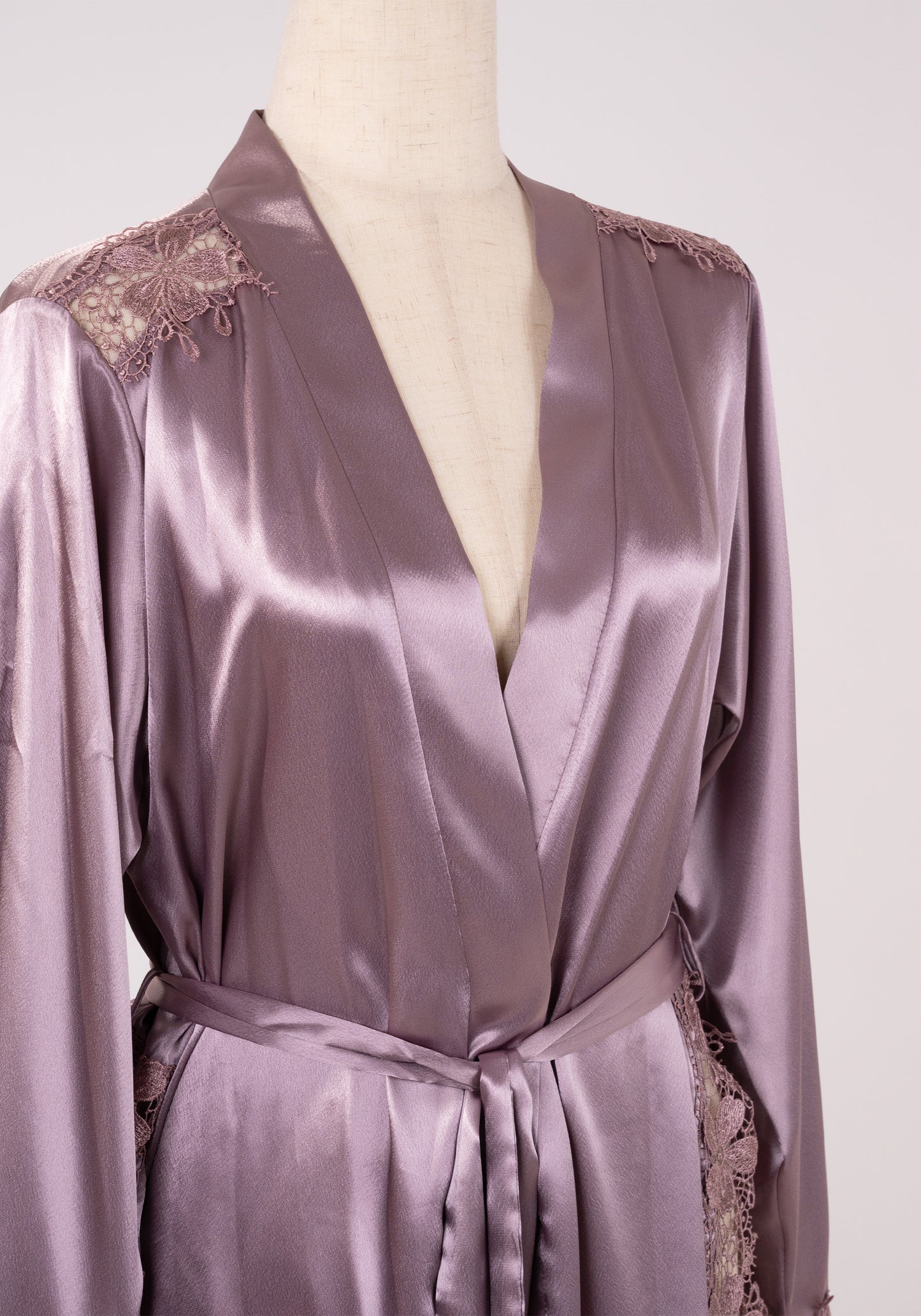 LNGR Satin Short Robe With Lace